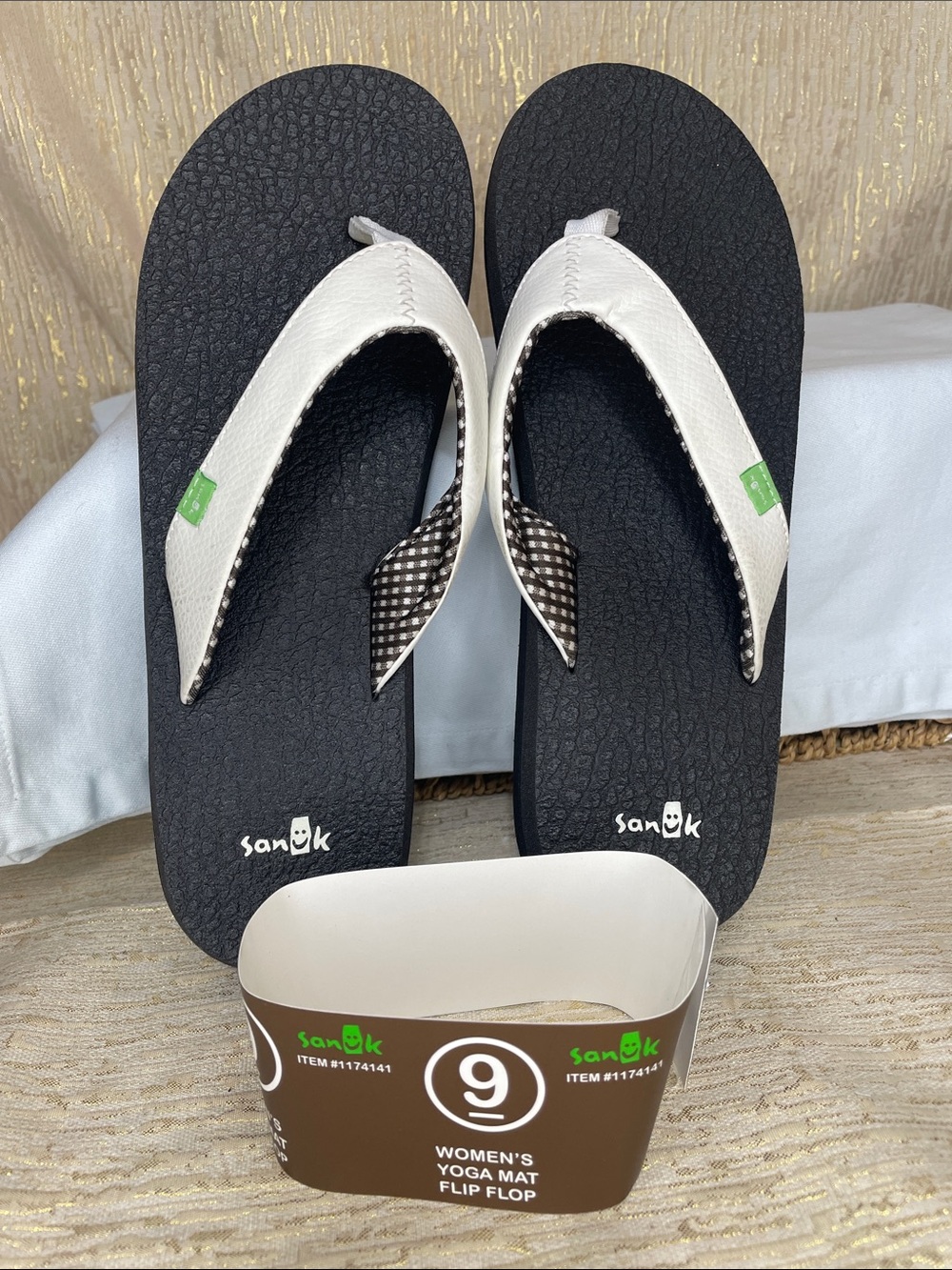 Sanuk Yoga Mat Black Footbed White Straps Women's Flip Flops New Sz 9
